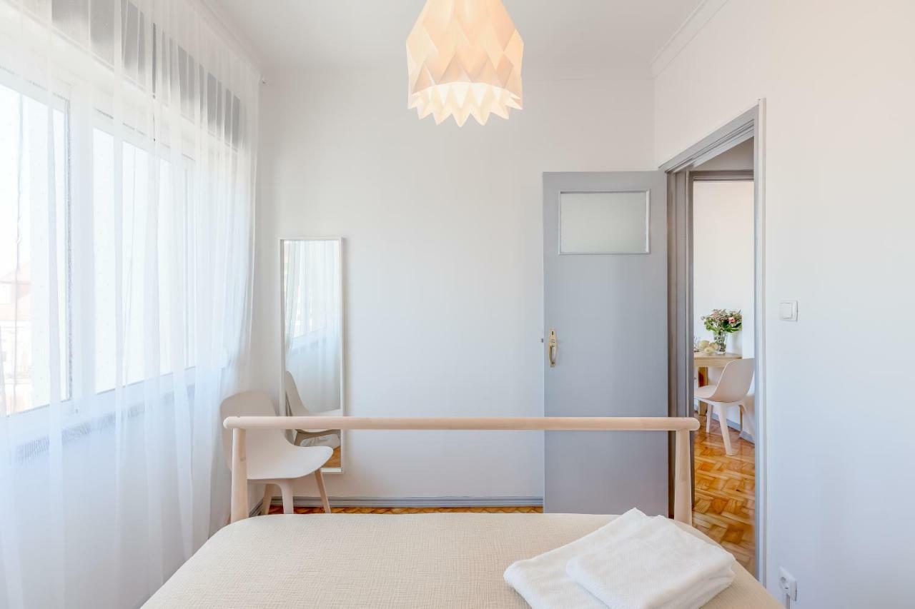 Appartement Renovated Sunny With Amazing Sunset Balcony , By Timecooler Lisboa